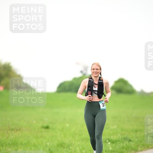 10.05.2026 - 8. Wedeler Halbmarathon Dr. Thomas Lammeyer http://msf.ph/oto/9715474 10.05.2026 12:27:47 Laufen  meine-sportfotos.de