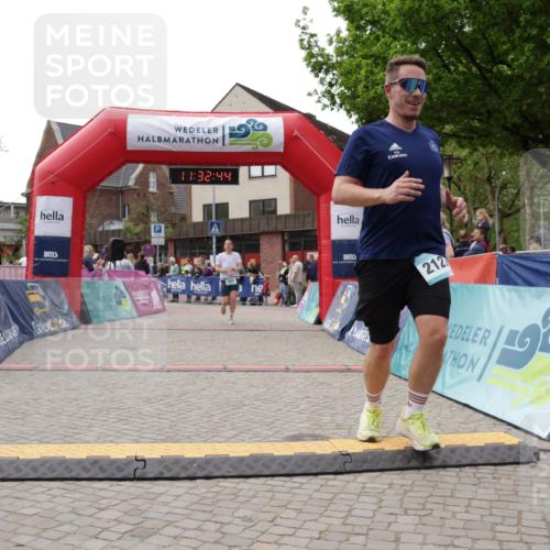 10.05.2026 - 8. Wedeler Halbmarathon Yannick Fuchs http://msf.ph/oto/9715482 10.05.2026 11:32:42 Ziel 244, 928, 2127 meine-sportfotos.de