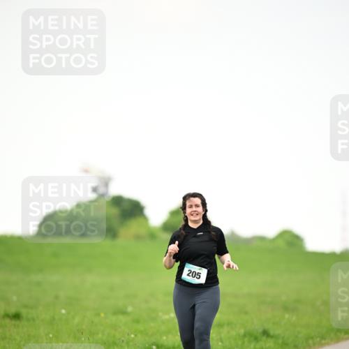 10.05.2026 - 8. Wedeler Halbmarathon Dr. Thomas Lammeyer http://msf.ph/oto/9715518 10.05.2026 12:27:57 Laufen 205 meine-sportfotos.de