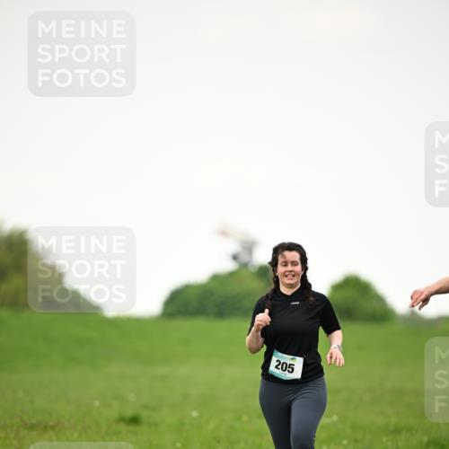 10.05.2026 - 8. Wedeler Halbmarathon Dr. Thomas Lammeyer http://msf.ph/oto/9715531 10.05.2026 12:27:58 Laufen 205 meine-sportfotos.de