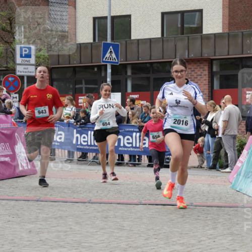 10.05.2026 - 8. Wedeler Halbmarathon Yannick Fuchs http://msf.ph/oto/9715534 10.05.2026 11:32:47 Ziel 244, 654, 656, 943, 2016 meine-sportfotos.de