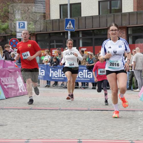 10.05.2026 - 8. Wedeler Halbmarathon Yannick Fuchs http://msf.ph/oto/9715539 10.05.2026 11:32:47 Ziel 244, 654, 656, 943, 2016 meine-sportfotos.de