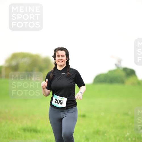 10.05.2026 - 8. Wedeler Halbmarathon Dr. Thomas Lammeyer http://msf.ph/oto/9715558 10.05.2026 12:28:01 Laufen 205 meine-sportfotos.de
