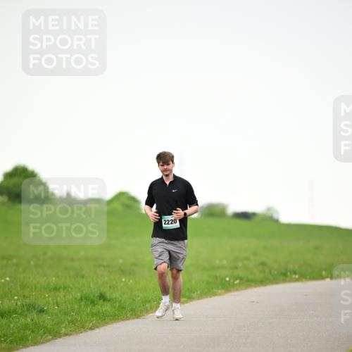 10.05.2026 - 8. Wedeler Halbmarathon Dr. Thomas Lammeyer http://msf.ph/oto/9715559 10.05.2026 12:28:02 Laufen 2220 meine-sportfotos.de