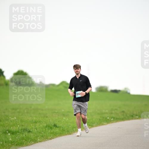 10.05.2026 - 8. Wedeler Halbmarathon Dr. Thomas Lammeyer http://msf.ph/oto/9715562 10.05.2026 12:28:03 Laufen 222 meine-sportfotos.de