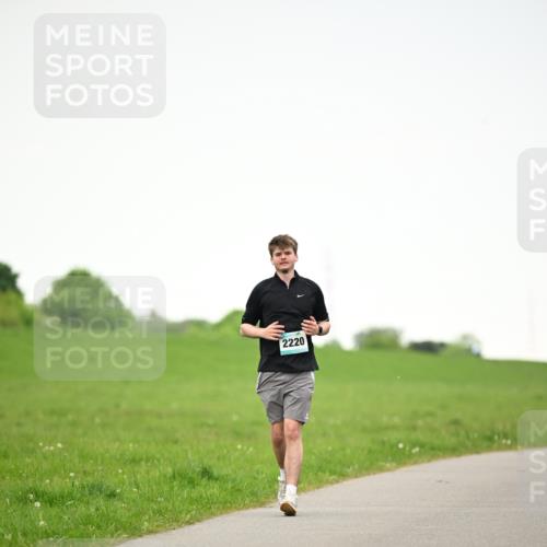 10.05.2026 - 8. Wedeler Halbmarathon Dr. Thomas Lammeyer http://msf.ph/oto/9715563 10.05.2026 12:28:03 Laufen 2220 meine-sportfotos.de