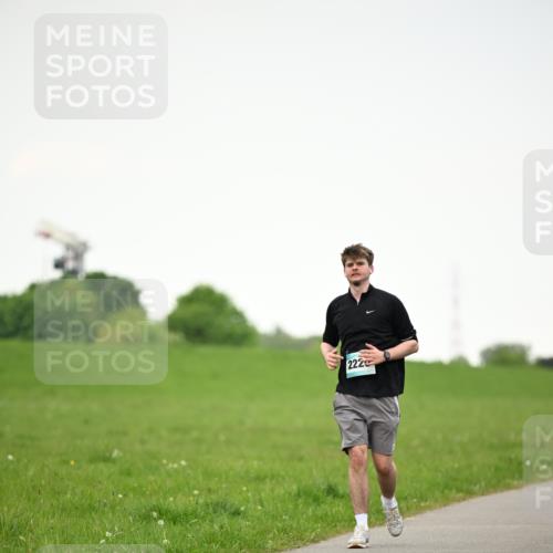10.05.2026 - 8. Wedeler Halbmarathon Dr. Thomas Lammeyer http://msf.ph/oto/9715568 10.05.2026 12:28:04 Laufen 222 meine-sportfotos.de