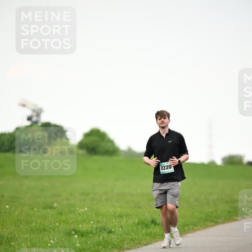 10.05.2026 - 8. Wedeler Halbmarathon Dr. Thomas Lammeyer http://msf.ph/oto/9715571 10.05.2026 12:28:04 Laufen 2220 meine-sportfotos.de