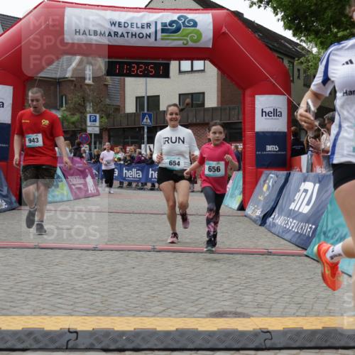 10.05.2026 - 8. Wedeler Halbmarathon Yannick Fuchs http://msf.ph/oto/9715574 10.05.2026 11:32:49 Ziel 244, 654, 656, 661, 943, 2016 meine-sportfotos.de