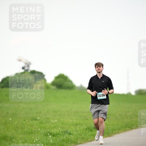 10.05.2026 - 8. Wedeler Halbmarathon Dr. Thomas Lammeyer http://msf.ph/oto/9715575 10.05.2026 12:28:04 Laufen 2220 meine-sportfotos.de
