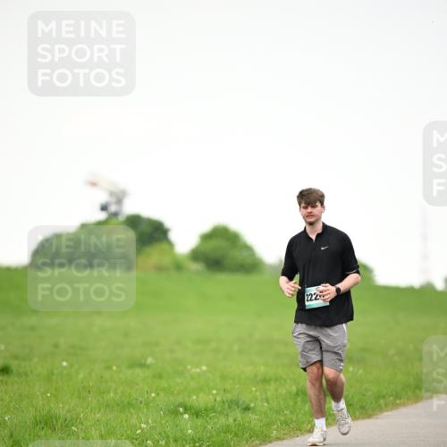 10.05.2026 - 8. Wedeler Halbmarathon Dr. Thomas Lammeyer http://msf.ph/oto/9715578 10.05.2026 12:28:05 Laufen 222 meine-sportfotos.de