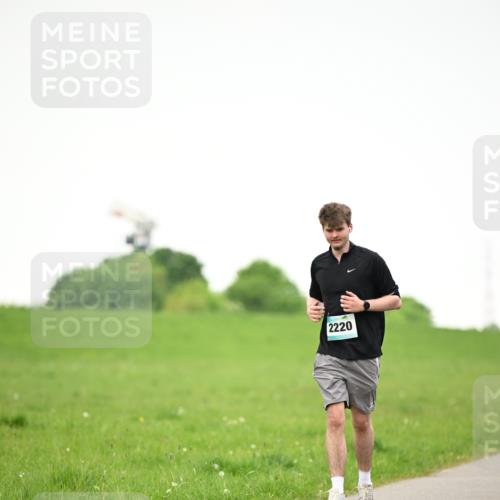 10.05.2026 - 8. Wedeler Halbmarathon Dr. Thomas Lammeyer http://msf.ph/oto/9715581 10.05.2026 12:28:05 Laufen 2220 meine-sportfotos.de