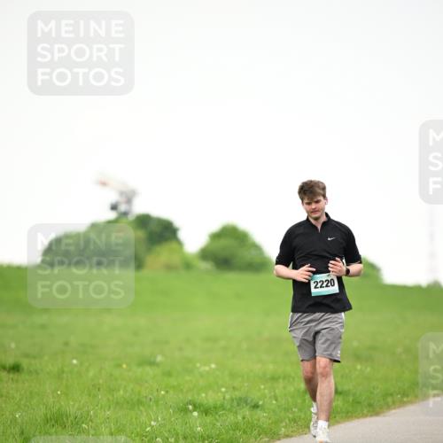10.05.2026 - 8. Wedeler Halbmarathon Dr. Thomas Lammeyer http://msf.ph/oto/9715582 10.05.2026 12:28:05 Laufen 2220 meine-sportfotos.de