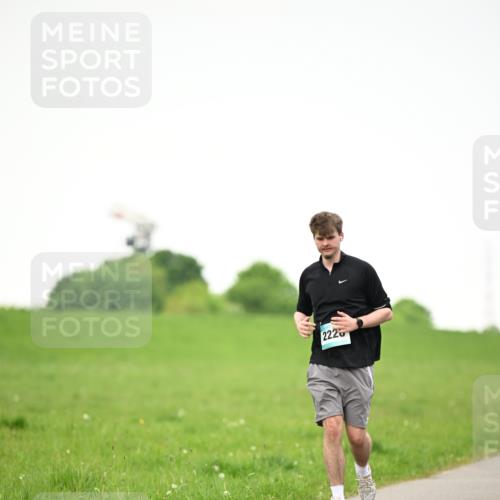 10.05.2026 - 8. Wedeler Halbmarathon Dr. Thomas Lammeyer http://msf.ph/oto/9715586 10.05.2026 12:28:05 Laufen 2220 meine-sportfotos.de