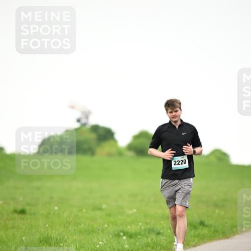 10.05.2026 - 8. Wedeler Halbmarathon Dr. Thomas Lammeyer http://msf.ph/oto/9715588 10.05.2026 12:28:06 Laufen 2220 meine-sportfotos.de