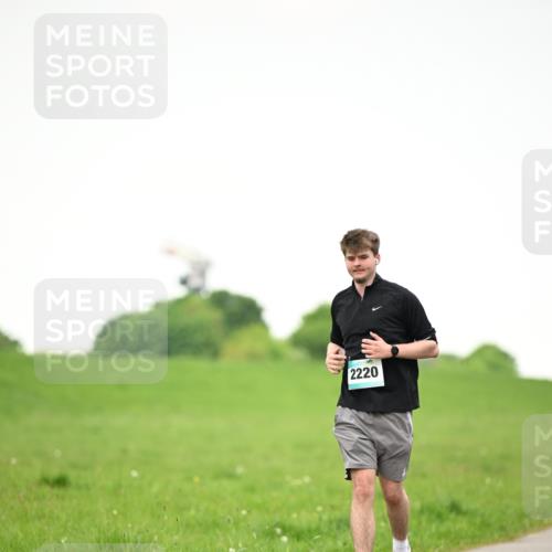 10.05.2026 - 8. Wedeler Halbmarathon Dr. Thomas Lammeyer http://msf.ph/oto/9715592 10.05.2026 12:28:06 Laufen 2220 meine-sportfotos.de