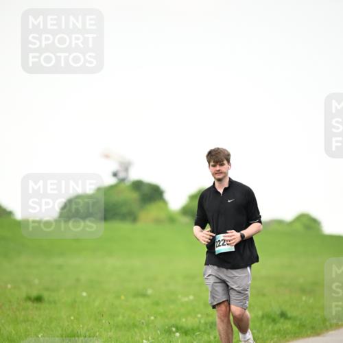 10.05.2026 - 8. Wedeler Halbmarathon Dr. Thomas Lammeyer http://msf.ph/oto/9715593 10.05.2026 12:28:06 Laufen 222 meine-sportfotos.de
