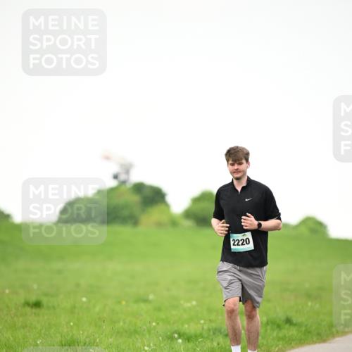 10.05.2026 - 8. Wedeler Halbmarathon Dr. Thomas Lammeyer http://msf.ph/oto/9715594 10.05.2026 12:28:06 Laufen 2220 meine-sportfotos.de