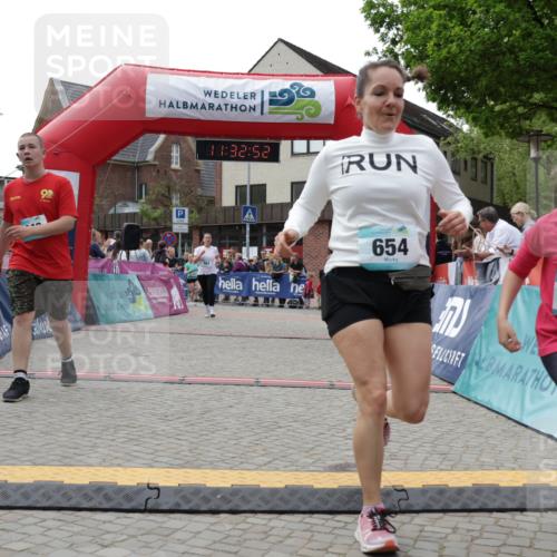 10.05.2026 - 8. Wedeler Halbmarathon Yannick Fuchs http://msf.ph/oto/9715595 10.05.2026 11:32:51 Ziel 654, 656, 661, 943, 2016, 2168, 2176, 2223, 2242 meine-sportfotos.de