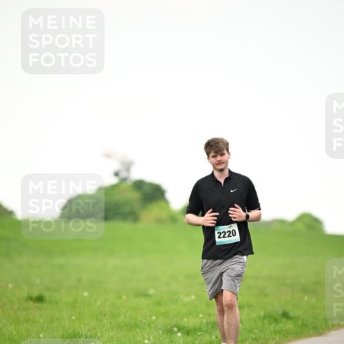 10.05.2026 - 8. Wedeler Halbmarathon Dr. Thomas Lammeyer http://msf.ph/oto/9715596 10.05.2026 12:28:06 Laufen 2220 meine-sportfotos.de