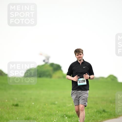 10.05.2026 - 8. Wedeler Halbmarathon Dr. Thomas Lammeyer http://msf.ph/oto/9715597 10.05.2026 12:28:07 Laufen 2220 meine-sportfotos.de