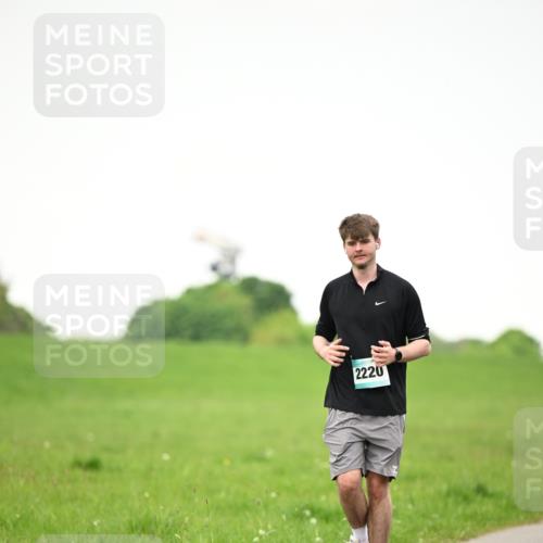 10.05.2026 - 8. Wedeler Halbmarathon Dr. Thomas Lammeyer http://msf.ph/oto/9715599 10.05.2026 12:28:07 Laufen 2220 meine-sportfotos.de