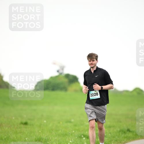 10.05.2026 - 8. Wedeler Halbmarathon Dr. Thomas Lammeyer http://msf.ph/oto/9715601 10.05.2026 12:28:07 Laufen 2220 meine-sportfotos.de