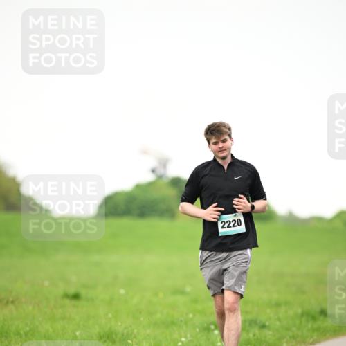 10.05.2026 - 8. Wedeler Halbmarathon Dr. Thomas Lammeyer http://msf.ph/oto/9715603 10.05.2026 12:28:07 Laufen 2220 meine-sportfotos.de