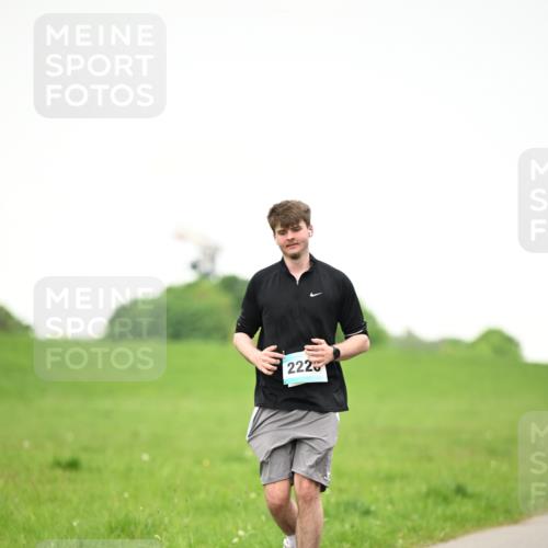 10.05.2026 - 8. Wedeler Halbmarathon Dr. Thomas Lammeyer http://msf.ph/oto/9715607 10.05.2026 12:28:07 Laufen 222 meine-sportfotos.de