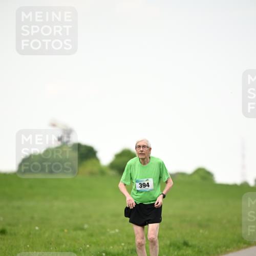 10.05.2026 - 8. Wedeler Halbmarathon Dr. Thomas Lammeyer http://msf.ph/oto/9715618 10.05.2026 12:29:00 Laufen 394 meine-sportfotos.de