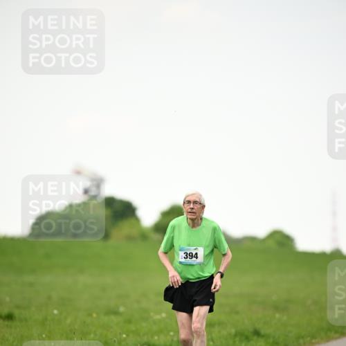10.05.2026 - 8. Wedeler Halbmarathon Dr. Thomas Lammeyer http://msf.ph/oto/9715622 10.05.2026 12:29:00 Laufen 394 meine-sportfotos.de