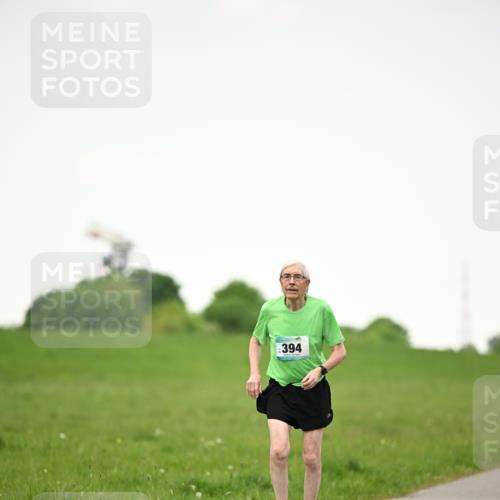 10.05.2026 - 8. Wedeler Halbmarathon Dr. Thomas Lammeyer http://msf.ph/oto/9715624 10.05.2026 12:28:59 Laufen 394 meine-sportfotos.de