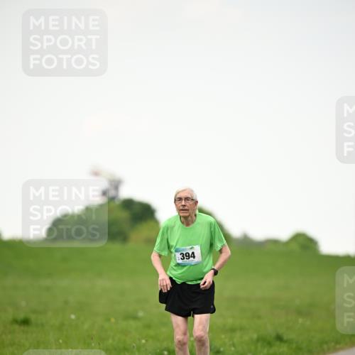 10.05.2026 - 8. Wedeler Halbmarathon Dr. Thomas Lammeyer http://msf.ph/oto/9715628 10.05.2026 12:29:00 Laufen 394 meine-sportfotos.de