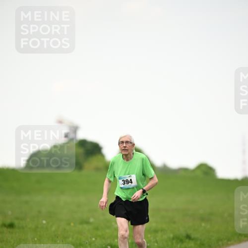 10.05.2026 - 8. Wedeler Halbmarathon Dr. Thomas Lammeyer http://msf.ph/oto/9715631 10.05.2026 12:29:00 Laufen 394 meine-sportfotos.de