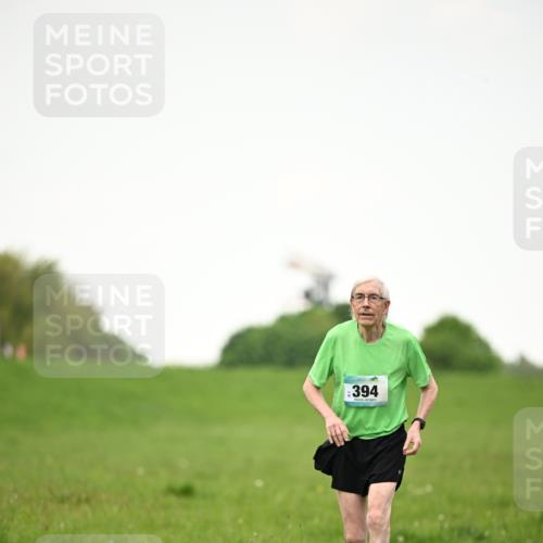 10.05.2026 - 8. Wedeler Halbmarathon Dr. Thomas Lammeyer http://msf.ph/oto/9715642 10.05.2026 12:29:01 Laufen 394 meine-sportfotos.de