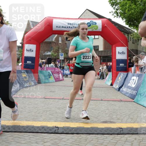 10.05.2026 - 8. Wedeler Halbmarathon Yannick Fuchs http://msf.ph/oto/9715662 10.05.2026 11:32:57 Ziel 661, 936, 2168, 2176, 2223, 2242 meine-sportfotos.de