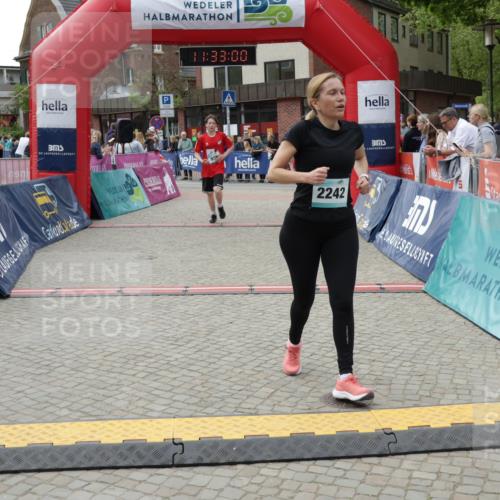 10.05.2026 - 8. Wedeler Halbmarathon Yannick Fuchs http://msf.ph/oto/9715685 10.05.2026 11:32:58 Ziel 661, 936, 2168, 2176, 2223, 2242 meine-sportfotos.de