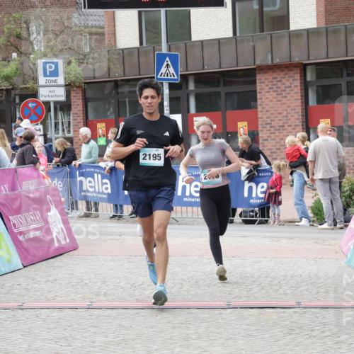 10.05.2026 - 8. Wedeler Halbmarathon Yannick Fuchs http://msf.ph/oto/9715744 10.05.2026 11:33:12 Ziel 742, 2050, 2107, 2118, 2128, 2195 meine-sportfotos.de