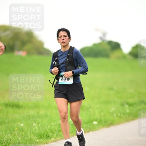 10.05.2026 - 8. Wedeler Halbmarathon Dr. Thomas Lammeyer http://msf.ph/oto/9715778 10.05.2026 12:29:30 Laufen 250 meine-sportfotos.de