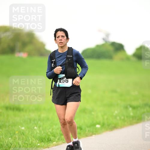 10.05.2026 - 8. Wedeler Halbmarathon Dr. Thomas Lammeyer http://msf.ph/oto/9715780 10.05.2026 12:29:30 Laufen 256 meine-sportfotos.de