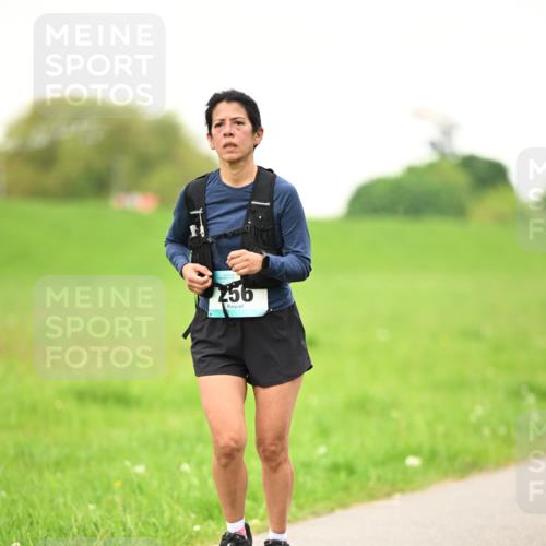 10.05.2026 - 8. Wedeler Halbmarathon Dr. Thomas Lammeyer http://msf.ph/oto/9715784 10.05.2026 12:29:30 Laufen 256 meine-sportfotos.de