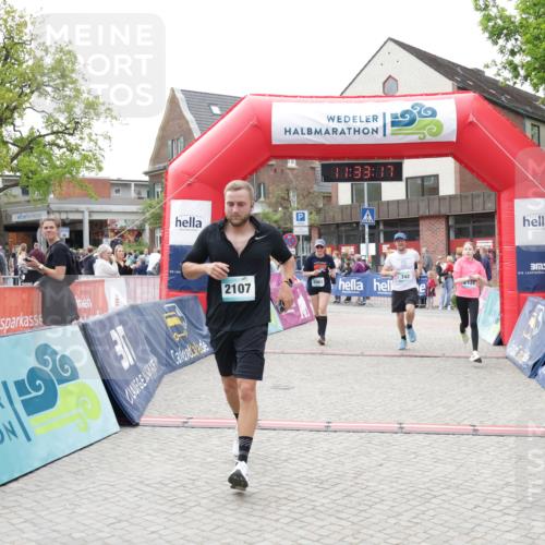 10.05.2026 - 8. Wedeler Halbmarathon Yannick Fuchs http://msf.ph/oto/9715787 10.05.2026 11:33:15 Ziel 742, 2107, 2118, 2128, 2195 meine-sportfotos.de