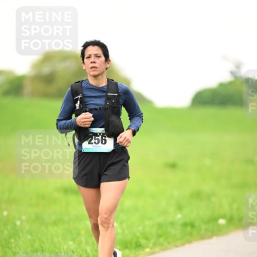 10.05.2026 - 8. Wedeler Halbmarathon Dr. Thomas Lammeyer http://msf.ph/oto/9715791 10.05.2026 12:29:31 Laufen 256 meine-sportfotos.de