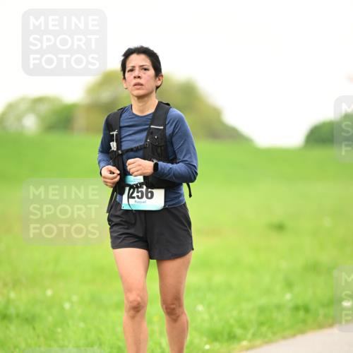 10.05.2026 - 8. Wedeler Halbmarathon Dr. Thomas Lammeyer http://msf.ph/oto/9715794 10.05.2026 12:29:31 Laufen 256 meine-sportfotos.de
