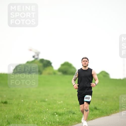 10.05.2026 - 8. Wedeler Halbmarathon Dr. Thomas Lammeyer http://msf.ph/oto/9715807 10.05.2026 12:30:02 Laufen 983 meine-sportfotos.de