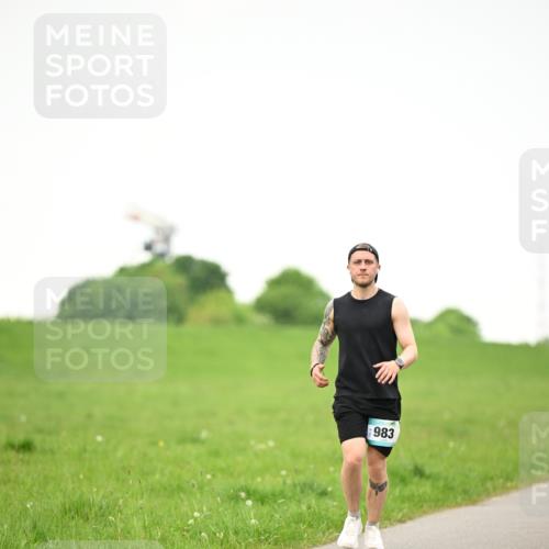 10.05.2026 - 8. Wedeler Halbmarathon Dr. Thomas Lammeyer http://msf.ph/oto/9715810 10.05.2026 12:30:02 Laufen 983 meine-sportfotos.de
