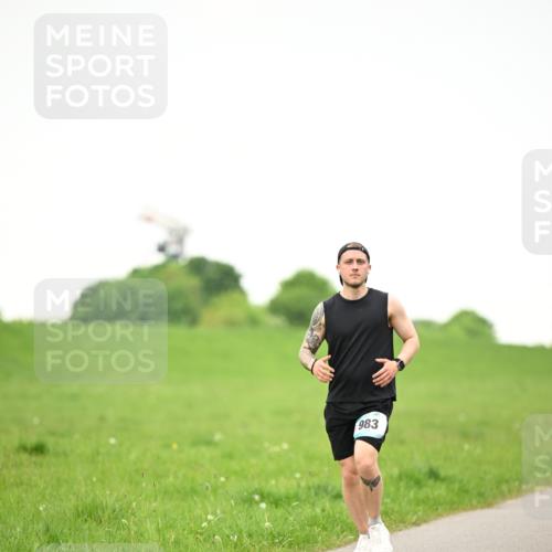 10.05.2026 - 8. Wedeler Halbmarathon Dr. Thomas Lammeyer http://msf.ph/oto/9715811 10.05.2026 12:30:03 Laufen 983 meine-sportfotos.de