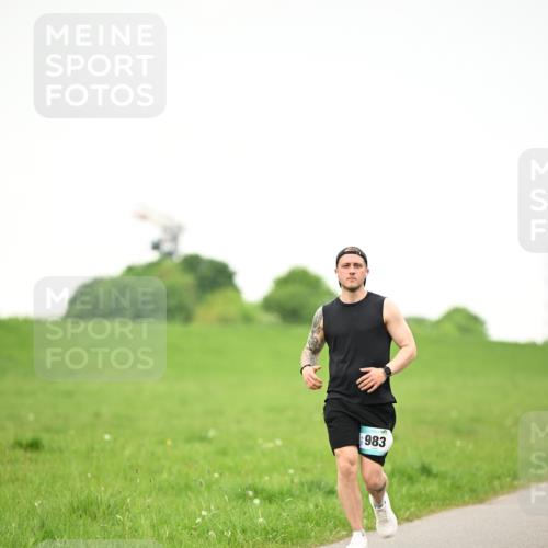10.05.2026 - 8. Wedeler Halbmarathon Dr. Thomas Lammeyer http://msf.ph/oto/9715813 10.05.2026 12:30:02 Laufen 983 meine-sportfotos.de