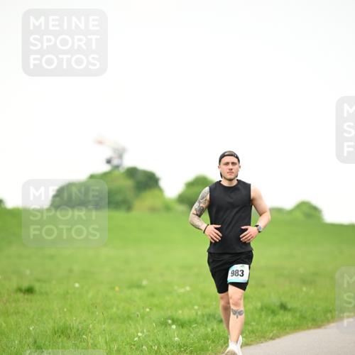 10.05.2026 - 8. Wedeler Halbmarathon Dr. Thomas Lammeyer http://msf.ph/oto/9715814 10.05.2026 12:30:03 Laufen 983 meine-sportfotos.de