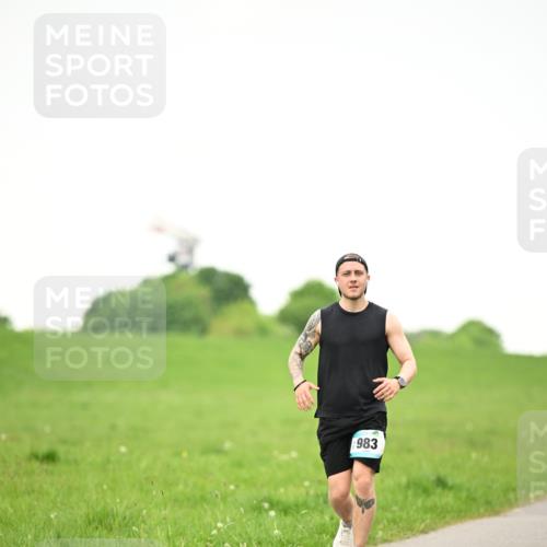 10.05.2026 - 8. Wedeler Halbmarathon Dr. Thomas Lammeyer http://msf.ph/oto/9715816 10.05.2026 12:30:03 Laufen 983 meine-sportfotos.de